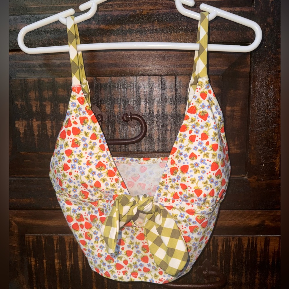 NWT AE aerie women’s xs strawberry swim tankini top